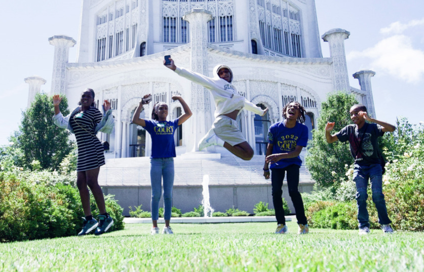 Baha’is reunite with Bud Billiken Parade organizers